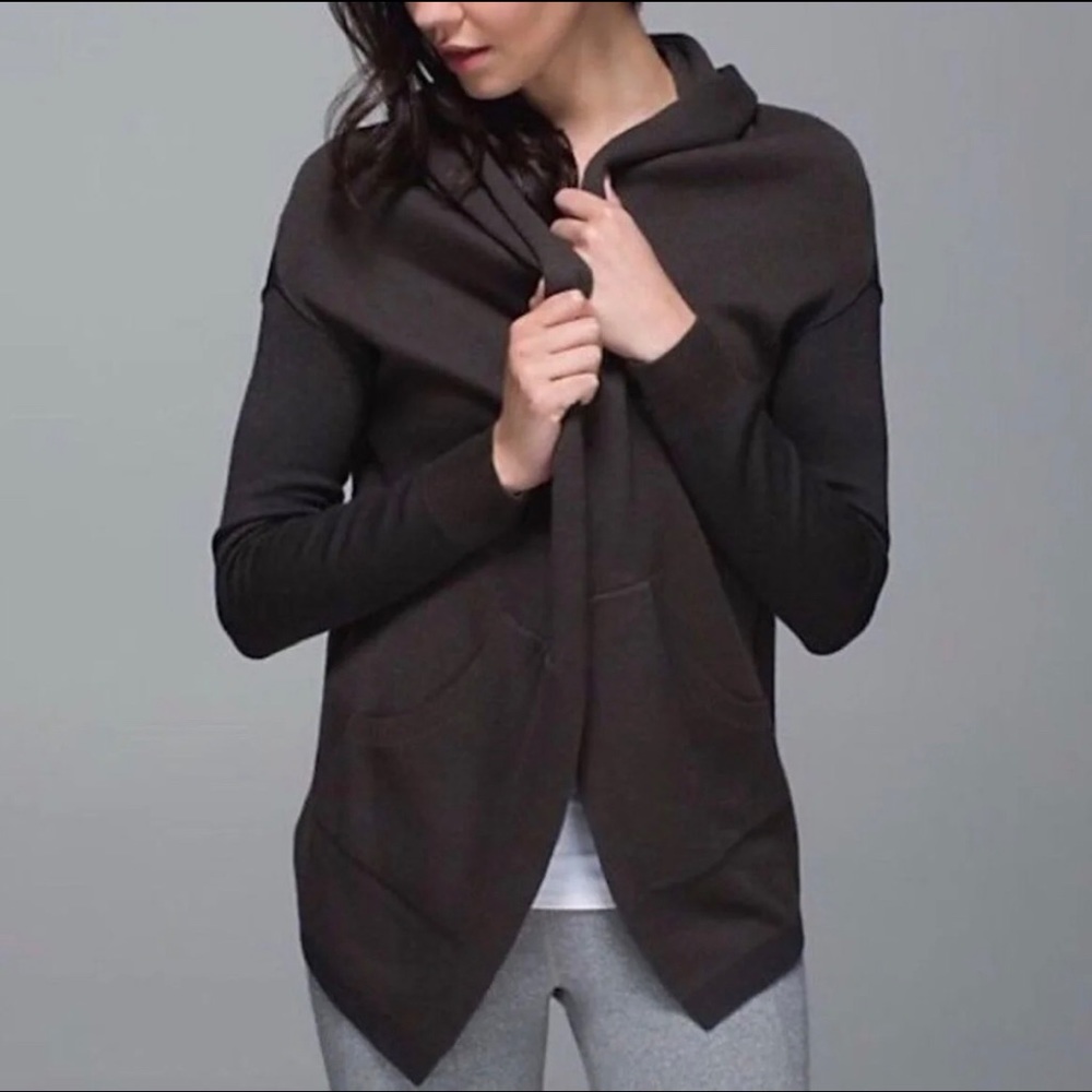 Cabin Yogi Wrap by Lululemon in Inkwell